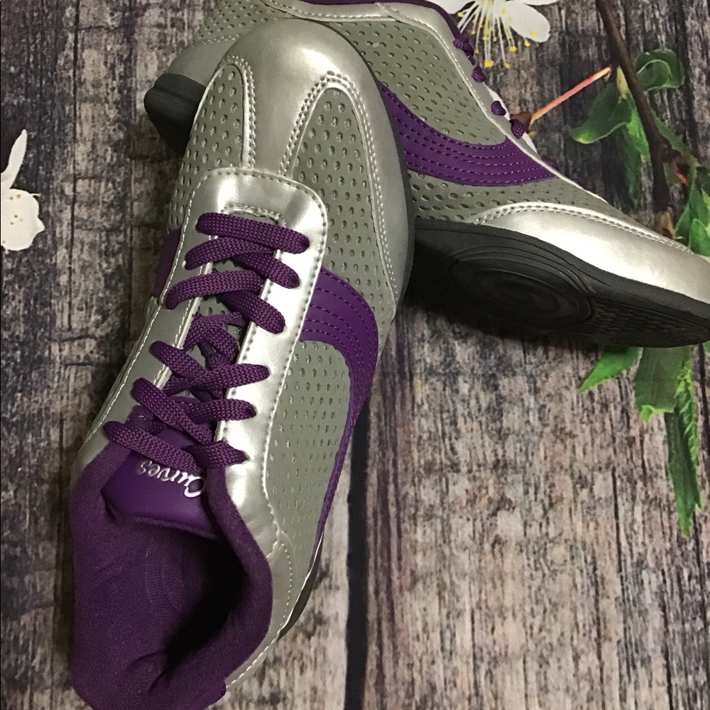 Curves women’s running shoes